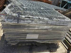lot 31888 image: Lot Of Wire Racking
