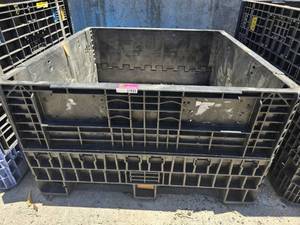 lot 31903 image: Industrial Collapsible Bin