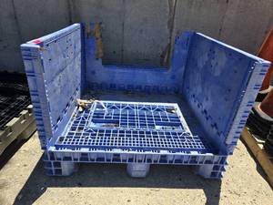 lot 31909 image: Industrial Collapsible Bin