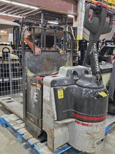 lot 27939 image: Nissan Model WPTTIGI80NV  24V Electric Pallet Jack  RUNS