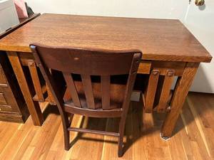 lot 700 image: Mission Oak Office Desk & Chair