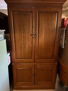 lot 706 image: Genuine Oak Veneer Armoire
