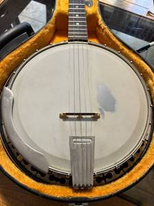 lot 715 image: Baldwin 1975 ODE 5 string banjo Reserve is $1040
