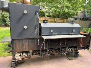 lot 717 image: 2009 David Klose Master Chef Smoker