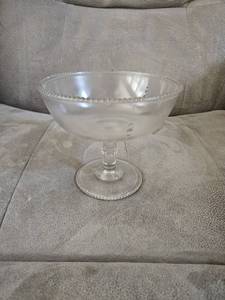 lot 4382 image: Vintage Clear Glass Candy Dish