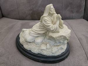 lot 4386 image: Gethsemanes Pray Figurine
