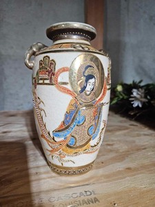 lot 4285 image: Vintage Japanese Vase Handpainted
