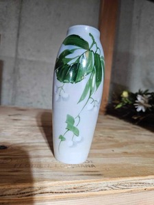 lot 4296 image: Vintage Handpainted Vase
