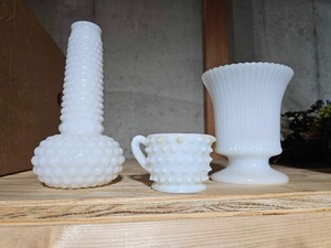 lot 4295 image: Lot of 3 Milk Glass Vase, Cup