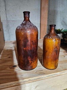 lot 4294 image: VintageAntique Clorox Amber Brown Glass Bottles Set of 2
