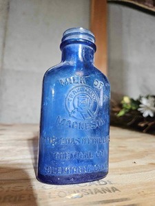 lot 4293 image: Vintage Antique Milk of Magnesia Blue Glass Jar
