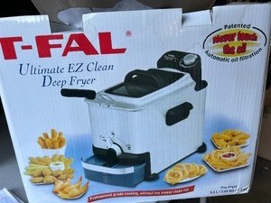 lot 705 image: TFall Ultimate deep fryer brand new