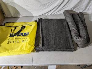 lot 66725 image: &nbspUniversal Spill Kit