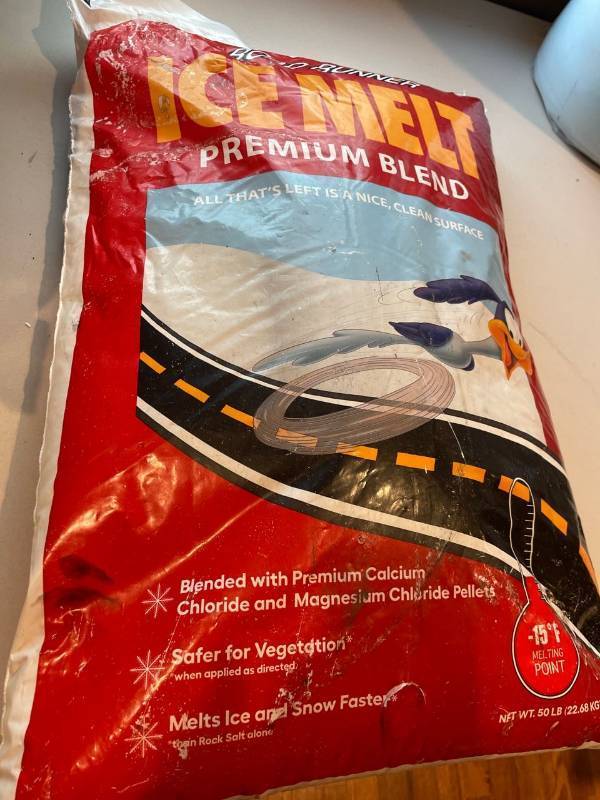 lot 39032 image: Scotwood Road Runner Blend Ice Melt 50 lb. Bag