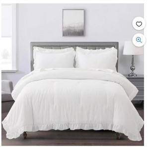 lot 38017 image: LEAFAX 3pcs Luxury Ruffled Edge Trim , Soft Microfiber Inner Fill Down Alternative Shabby Chic Bedding Set, White (Queen) ( Retail $69.99)