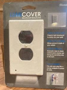 lot 37069 image: Lumi Cover Nightlight Wallplate Off- White AMERTAC-WESTEK ALM DPLX Night Light (Retail $22.98)