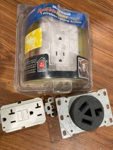 lot 40056 image: Miscellaneous Wall Plugs 3pc