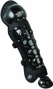 lot 2982022 image: Diamond Sports Umpires Ultralite Leg Guard 17in