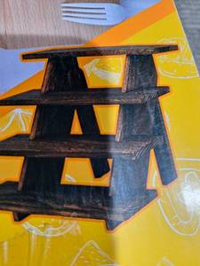 lot 1925 image: Manspdier 4 Tiered Serving LadderCupcake Stand
