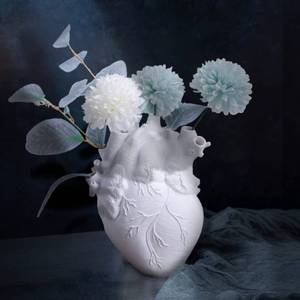 lot 15535 image: lenrixoxe Anatomical Heart vasevases for Flowers Creative Heart-Shaped Sculpture Customized Vase Heart-Shaped Art Resin Vase Desktop Home Decoration Decoration Gift vases for Living Room Decorations