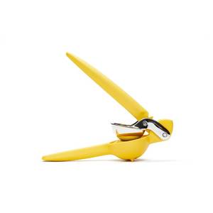 lot 15553 image: Chefn FreshForce Citrus Juicer, 10.25 long, Yellow