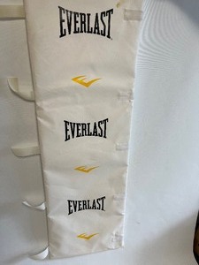 lot 61 image: 4ft EVERLAST POLE CUSHION PROTECTOR VELCRO