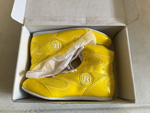 lot 68 image: RING-SIDE BOXING SHOES NEW IN BOX YELLOW (10)