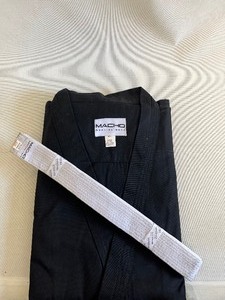 lot 94 image: KARATE & MARTIAL ARTS COMBAT UNIFORM SET - MACHO MA BLACK SIZE 0140