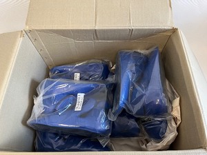 lot 13 image: BOX OF 5 VPKICKS FOOT GEAR XL