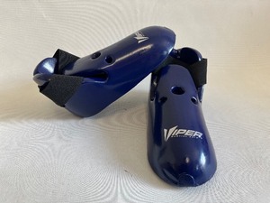 lot 12 image: BOX of 6 VIPER BLUE KICKING GEAR Medium