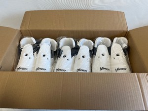 lot 26 image: BOX of 9 VIPER WHITE KICKING SAFETY GEAR M