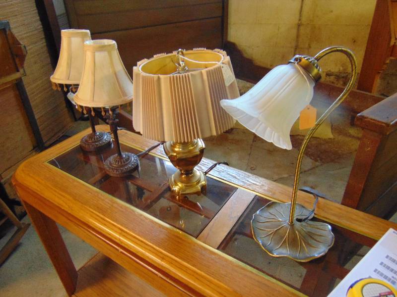 lot 8004 image: (4) ct. mixed lot small lamps, great for desk or bed side