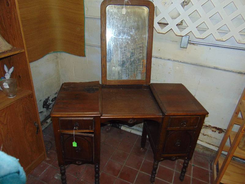 lot 8015 image: Antique Wooden Vanity with mirror 42 x 18 x 32