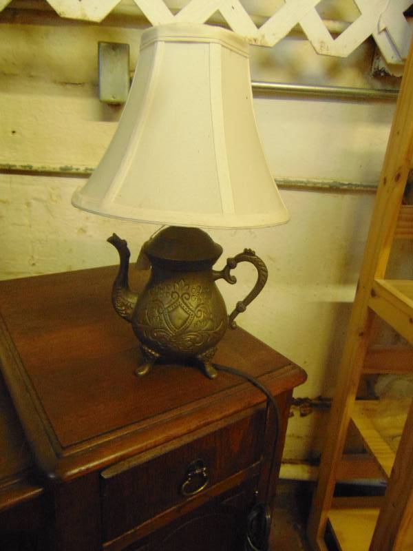 lot 8016 image: Teapot lamp