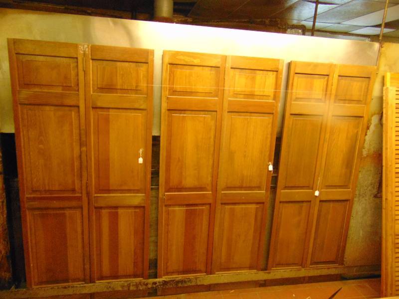 lot 8040 image: (3) ct lot Wooden Bi-fold doors 78-34 x 36-38 x 1
