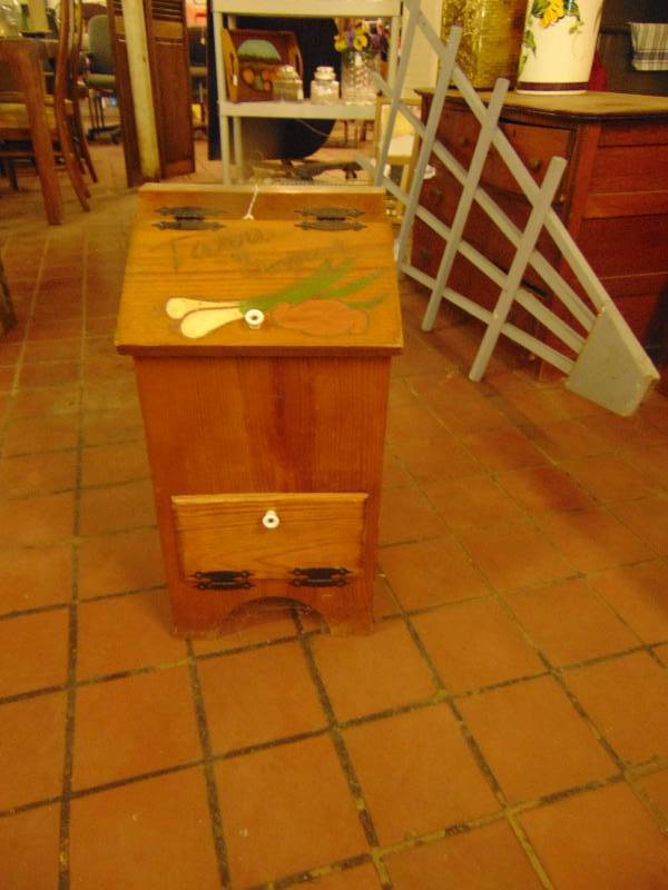 lot 8057 image: Wooden Taters-n-Onyons bin 24 tall