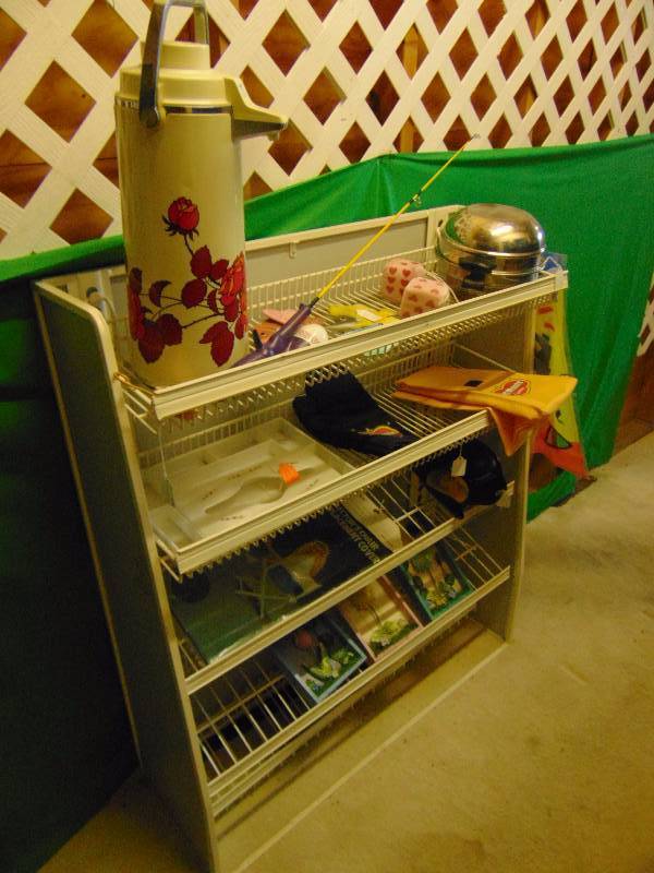 lot 8063 image: Metal shelf and contents 36x 11 x 42
