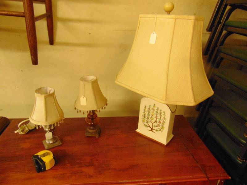 lot 8076 image: (3) ct. lot lamps