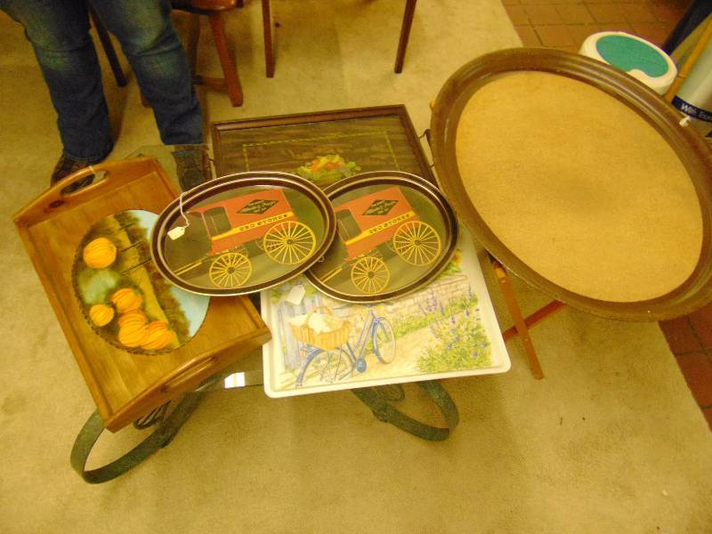 lot 8085 image: (7) ct. lot trays and wooden tray stand