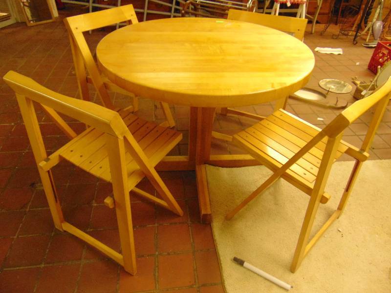 lot 8090 image: Wooden table with (4) wooden folding chairs