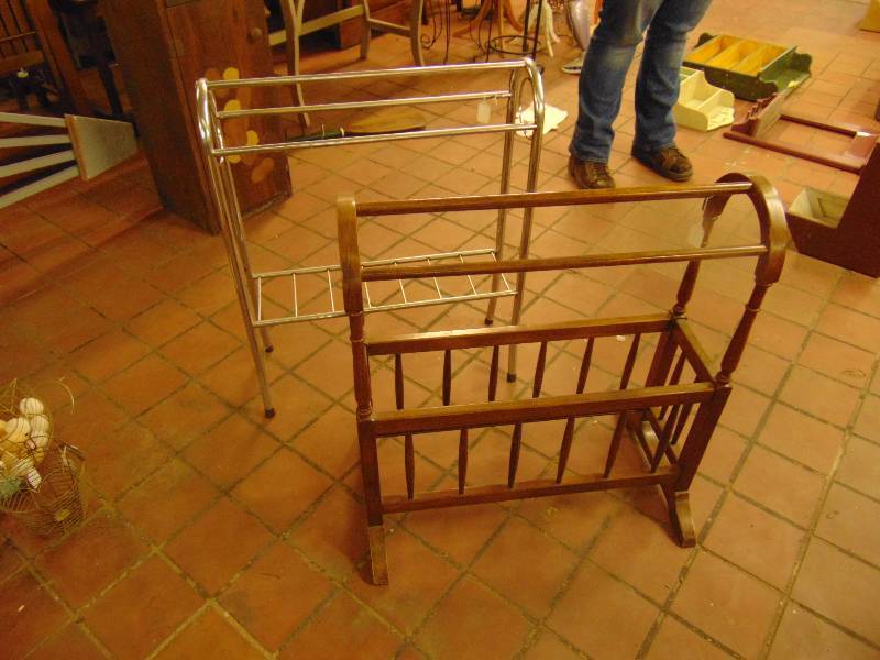 lot 8095 image: (2) QuiltBlanket Racks (1) wood, (1) metal