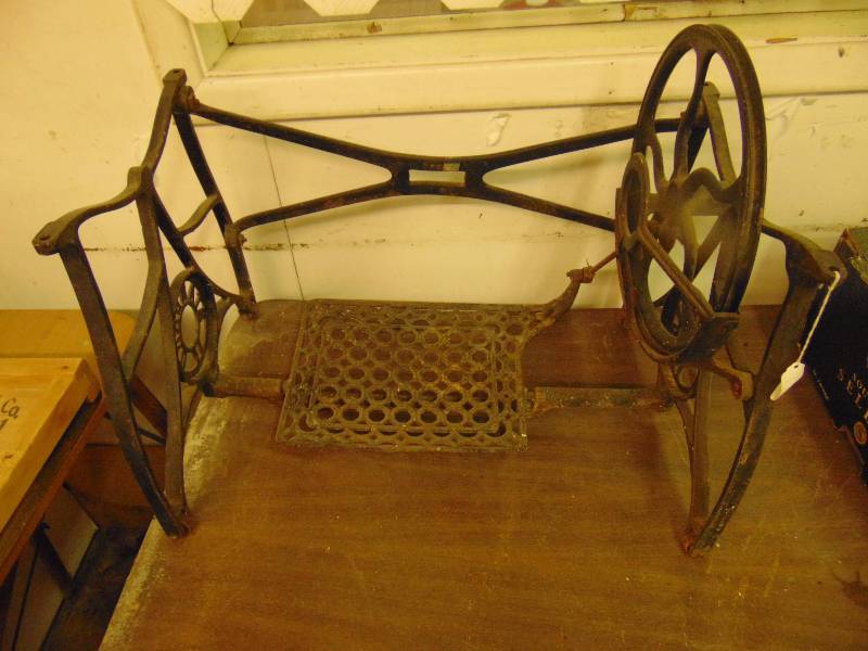 lot 8102 image: Cast iron Standard Sewing Machine Base, 24 W