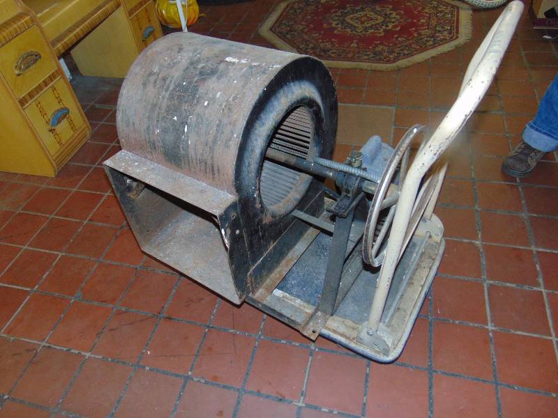 lot 8119 image: Dayton 12-E Blower w motor, 13 hp ( cart not included)