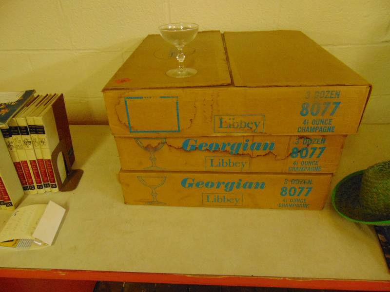 lot 8131 image: (7-12) dozen Libbey Georgian Champagne glasses, 4-12 oz size