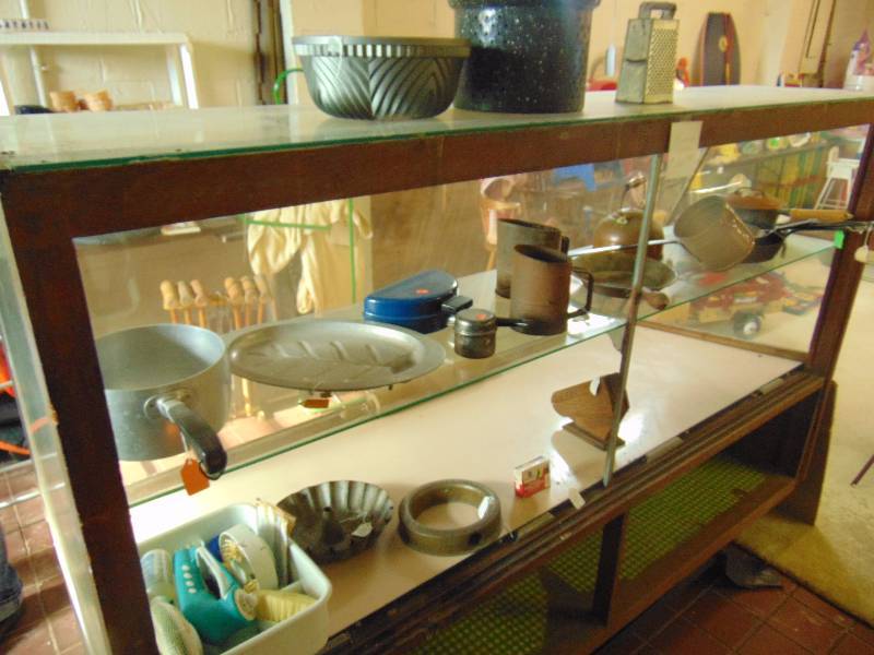 lot 8144 image: contents of shelf metal pans, kettle, skillets