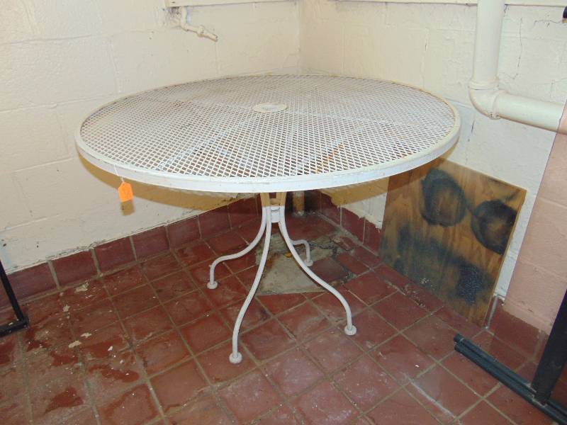 lot 8147 image: Metal patio table 42 diameter x 30 tall