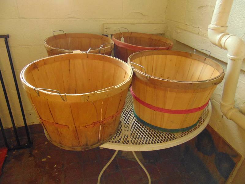 lot 8149 image: (4) ct. lot wooden bushel baskets