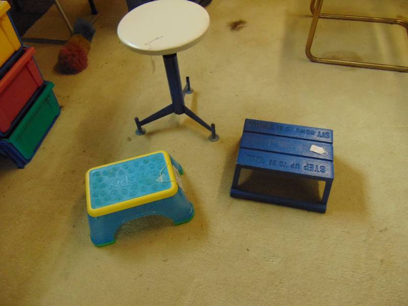 lot 8158 image: (3) ct. lot stools (2) step stools, (1) adjustable height stool