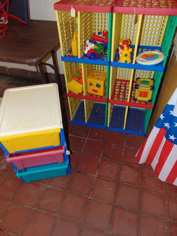 lot 8163 image: Mixed lot (1) kids plastic cubby shelf and contents, (1) kids plastic storage drawers