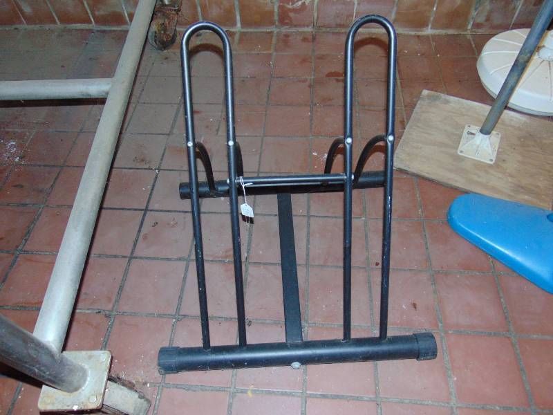 lot 8170 image: Metal Bike Rack